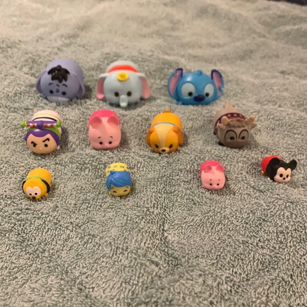 11 LIKE NEW Disney Tsum Tsum - 3 different sizes